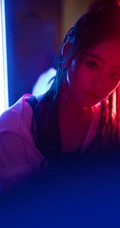 祝绪丹时尚脏辫发型搭配白裙背心个性写真图片