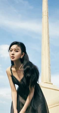 陈瑶黑色低领波点连衣裙气质户外写真，小露白皙动人气质线条