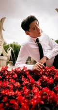 衬衫帅哥徐正溪庄园，花园风写真图片