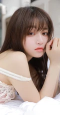 温柔型美丽女孩蕾丝肩带睡衣短裤室内氛围写真美照