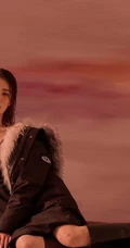 徐璐长发飘飘柔美写真大片，以沙漠，蓝天白云等为棚拍背景杂志美图