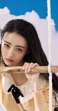 徐璐长发飘飘柔美写真大片，以沙漠，蓝天白云等为棚拍背景杂志美图