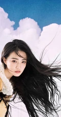 徐璐长发飘飘柔美写真大片，以沙漠，蓝天白云等为棚拍背景杂志美图