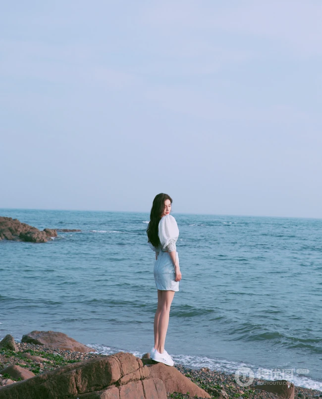 骨感美，angelababy礼裙衣短裙户外海边高清气质写真照