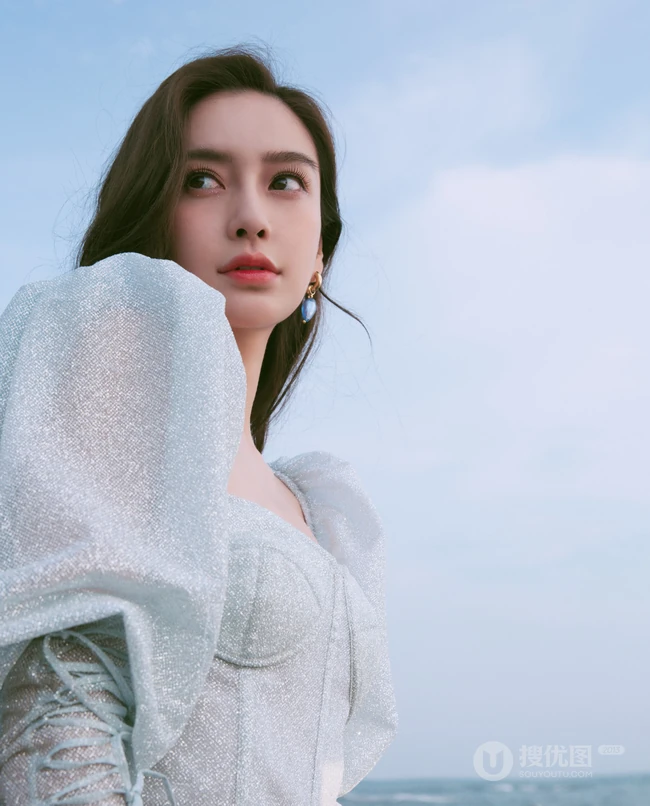 骨感美，angelababy礼裙衣短裙户外海边高清气质写真照