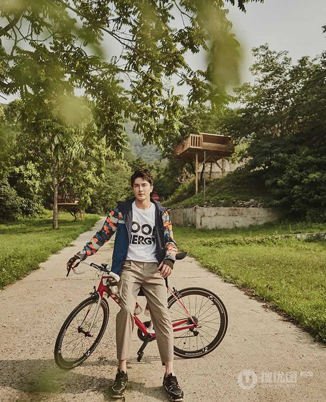 高伟光森林露营旅拍杂志写真图片
