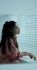 宋妍霏时尚粉色字母夹克运动风酷美写真图片