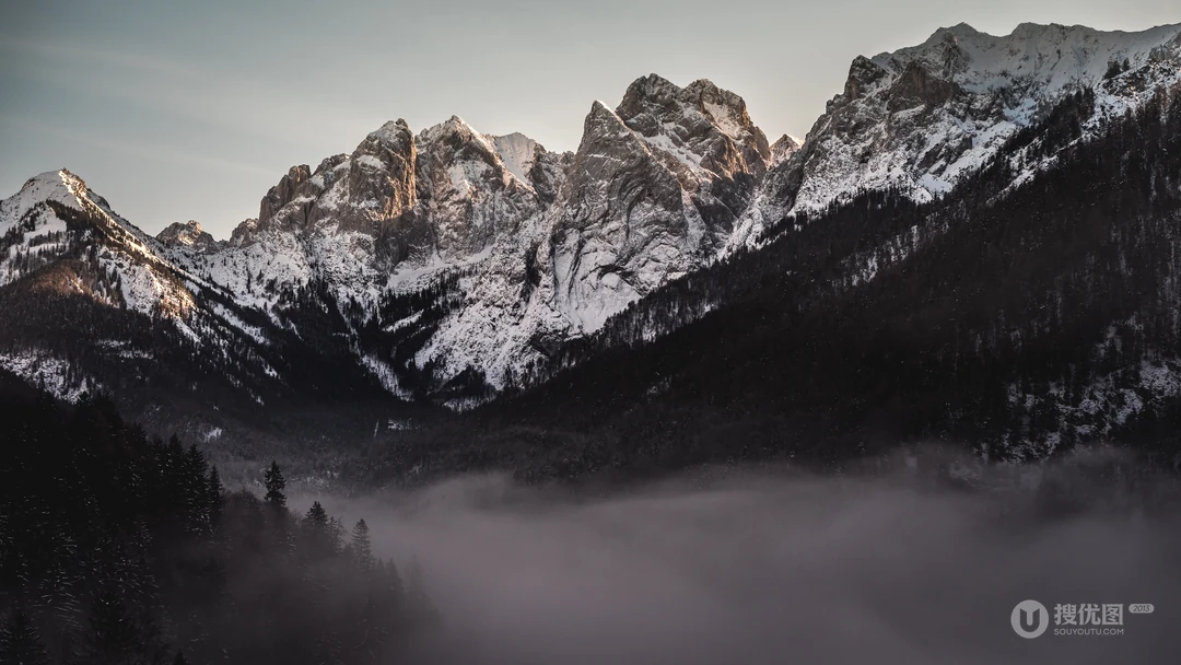 雪山下的冰湖等大气的风景桌面壁纸