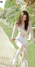 牛奶般的肌肤，线条感，纤细线条，超高颜值绝美小姐姐周麟嘉超高清写真图集