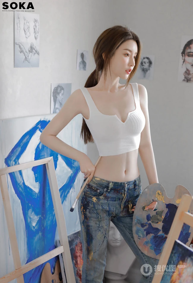 牛奶般的肌肤，线条感，纤细线条，超高颜值绝美小姐姐周麟嘉超高清写真图集