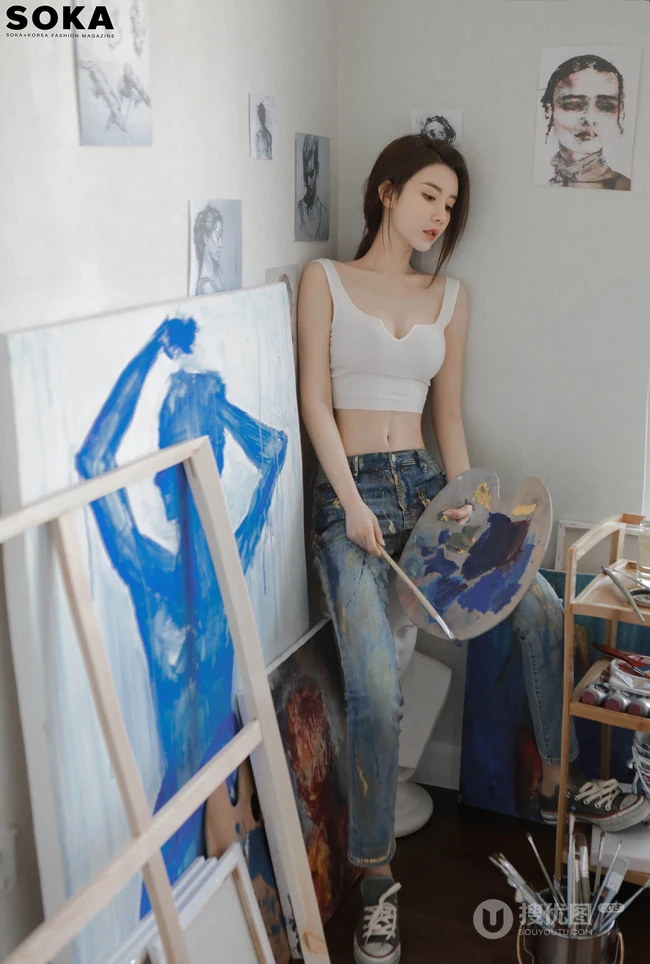 牛奶般的肌肤，线条感，纤细线条，超高颜值绝美小姐姐周麟嘉超高清写真图集