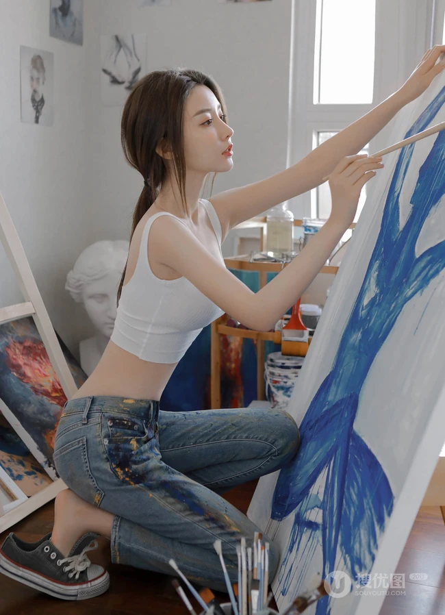 牛奶般的肌肤，线条感，纤细线条，超高颜值绝美小姐姐周麟嘉超高清写真图集