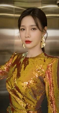 沈梦辰Buling闪亮金色连衣裙电梯写真图片