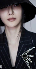 张芷溪身着多套时尚复古服饰气质写真照