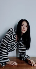 张芷溪身着多套时尚复古服饰气质写真照