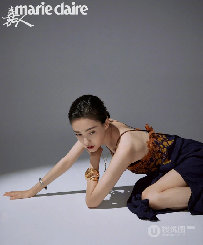 王丽坤嘉人杂志展优雅舞姿气质写真