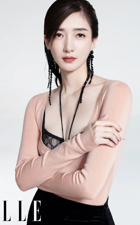江疏影气质，可爱，摩登，时尚服饰登elle杂志写真照