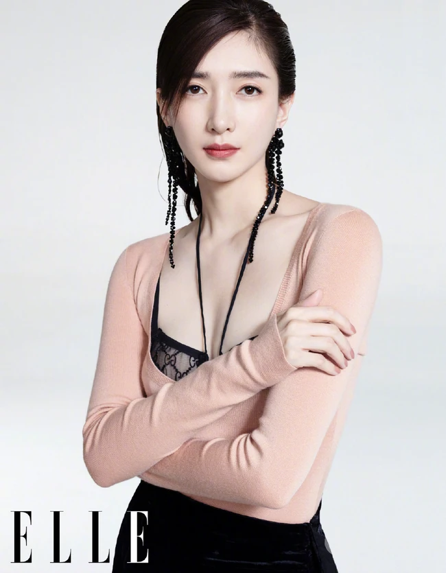 江疏影气质，可爱，摩登，时尚服饰登elle杂志写真照