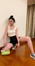 赵小棠气质紧身短裤大摆夸张姿势气质生活照图片