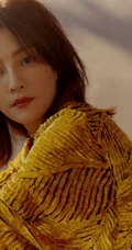 刘孜眼神温柔，魅力天生柔美质感杂志写真图片