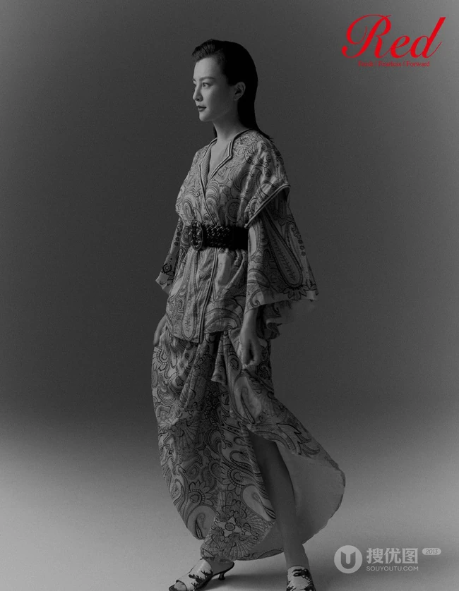 刘孜眼神温柔，魅力天生柔美质感杂志写真图片