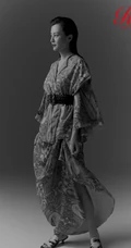 刘孜眼神温柔，魅力天生柔美质感杂志写真图片
