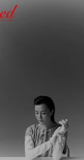 刘孜眼神温柔，魅力天生柔美质感杂志写真图片
