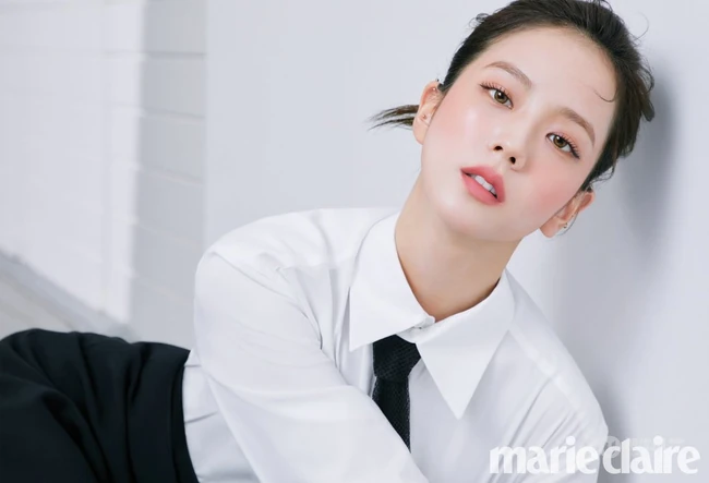 BLACKPINK女团成员金智秀时尚酷美杂志写真图片