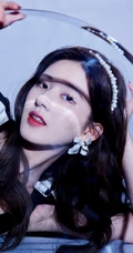 赵露思冷暖色调之间变换，化身未来女友，展现青春少女魅力