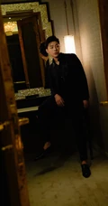 吉林籍帅哥高嘉朗以东方明珠为背景的帅气写真照片