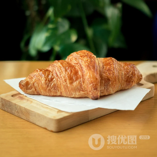 牛角包，造型好看，美味好吃的早餐面包牛角包图片 第1张