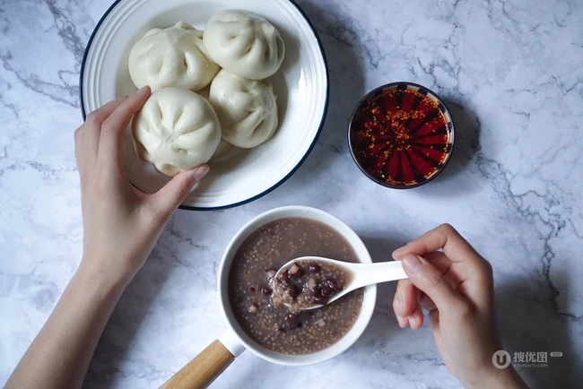 热气腾腾，刚出锅的中国传统食物包子图片大图 第7张