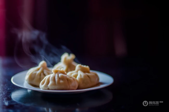 热气腾腾，刚出锅的中国传统食物包子图片大图 第2张