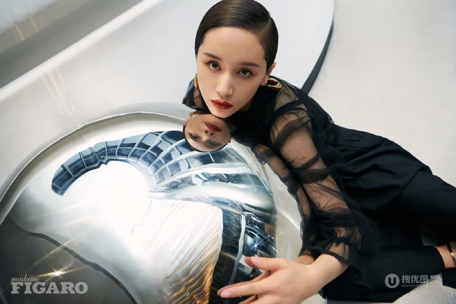 王子文时尚摩登酷冷剧场写真图片