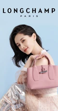王子文品牌代言写真，手拿多款包包，魅力十足