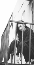 高挑身材女生轻熟曾可妮楼房天台高冷酷美写真照
