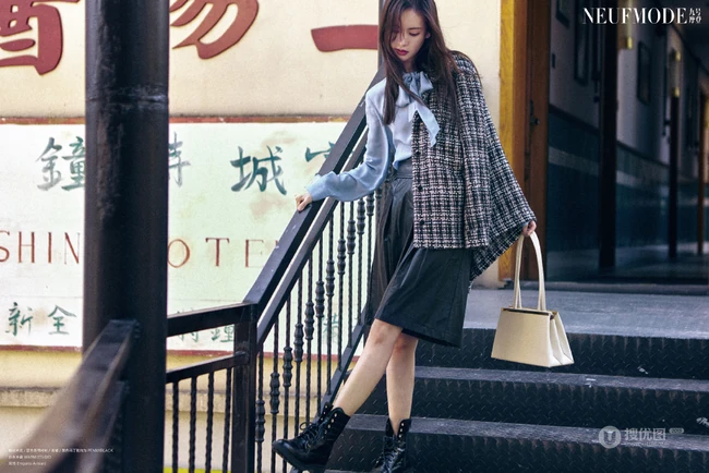 金晨时尚优雅街拍写真，多套裙装服饰着身魅力十足