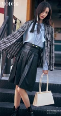 金晨时尚优雅街拍写真，多套裙装服饰着身魅力十足