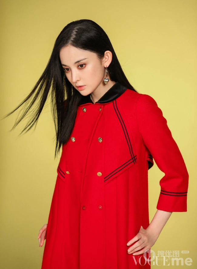 古力娜扎时尚穿衣打扮拍写真现场过程图片