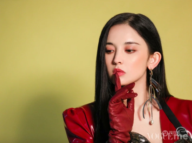 古力娜扎时尚穿衣打扮拍写真现场过程图片