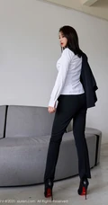 气质女生轻熟林子欣Freya白领制服高跟袜装穿着显高挑身材气质写真