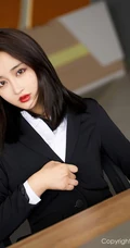 气质女生轻熟林子欣Freya白领制服高跟袜装穿着显高挑身材气质写真