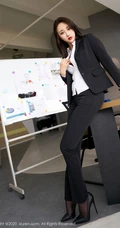气质女生轻熟林子欣Freya白领制服高跟袜装穿着显高挑身材气质写真