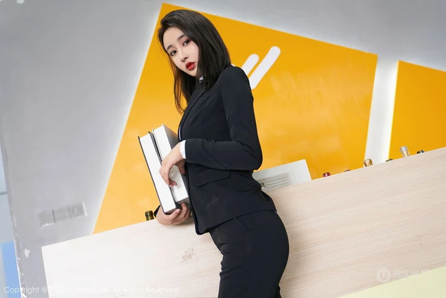气质女生轻熟林子欣Freya白领制服高跟袜装穿着显高挑身材气质写真