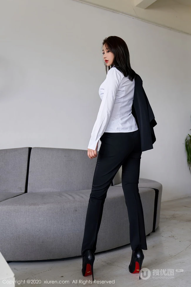 气质女生轻熟林子欣Freya白领制服高跟袜装穿着显高挑身材气质写真