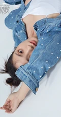 女生邢菲多款不同风格穿着时尚个性杂志写真图片