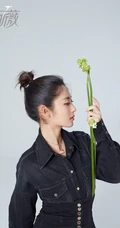 女生邢菲多款不同风格穿着时尚个性杂志写真图片