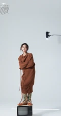 女生邢菲多款不同风格穿着时尚个性杂志写真图片