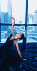 哈妮克孜白色新娘婚纱装，黑天鹅装扮超美艺术摄影登杂志写真