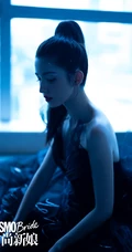 哈妮克孜白色新娘婚纱装，黑天鹅装扮超美艺术摄影登杂志写真